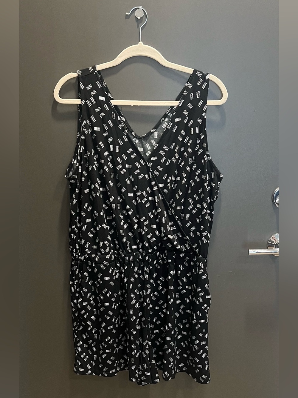 Metaphor Black & White Printed Sleeveless Romper XL